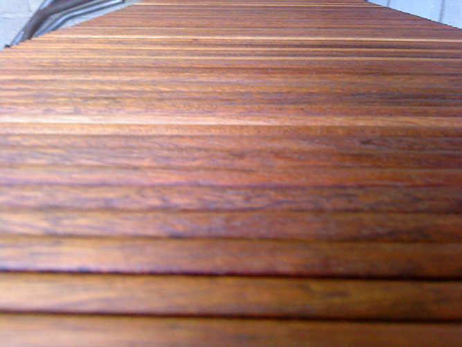 V Bench - Close-up of the top